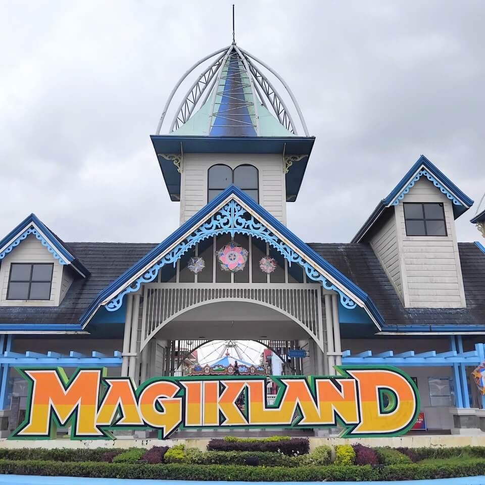 HAPPY NEW YEAR MAGIKLANDERS! - We are OPEN today until January 5, 2025